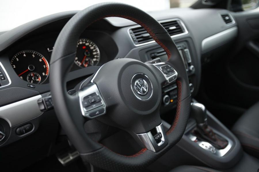  Volkswagen Jetta GLI Autobahn 2012 года  (фото 24 из 33)